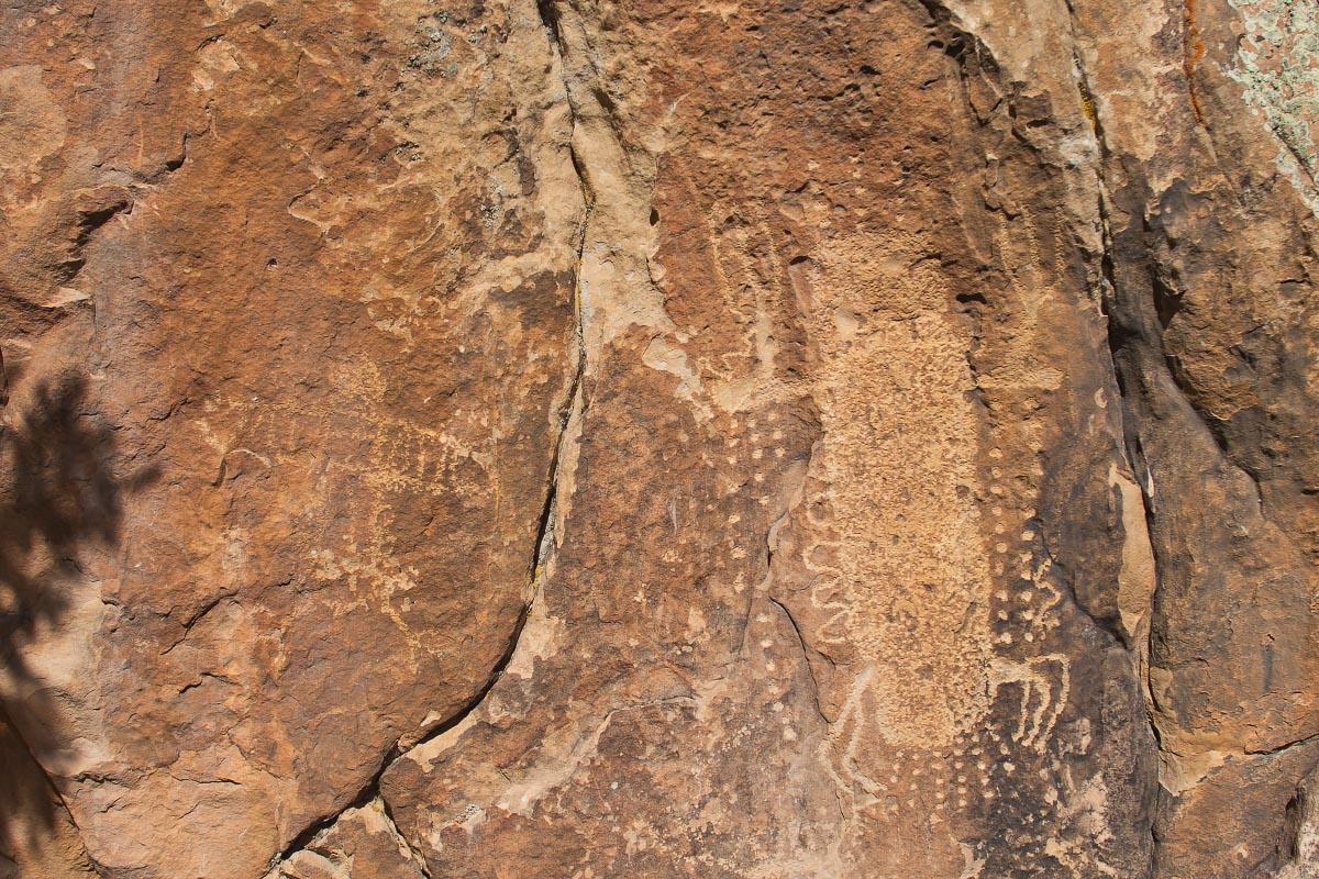 Dinwoody style petroglyphs Wyoming