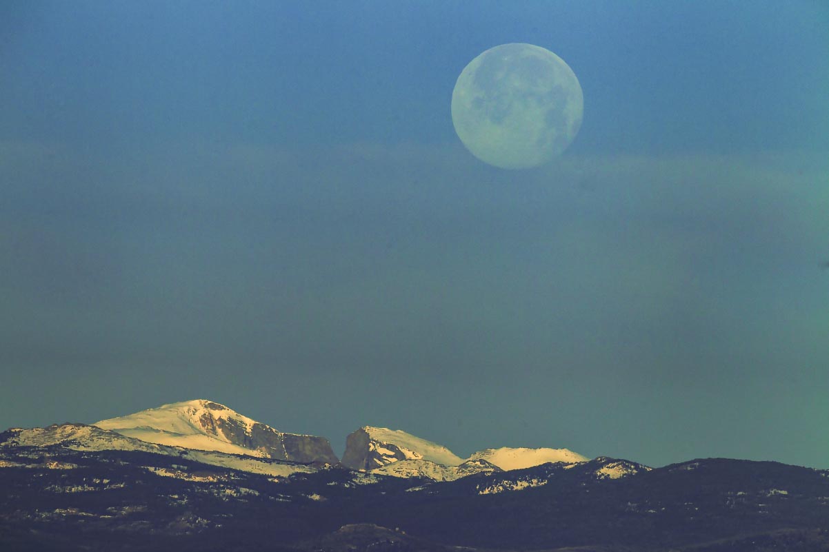 Moonset over Wind River Peak